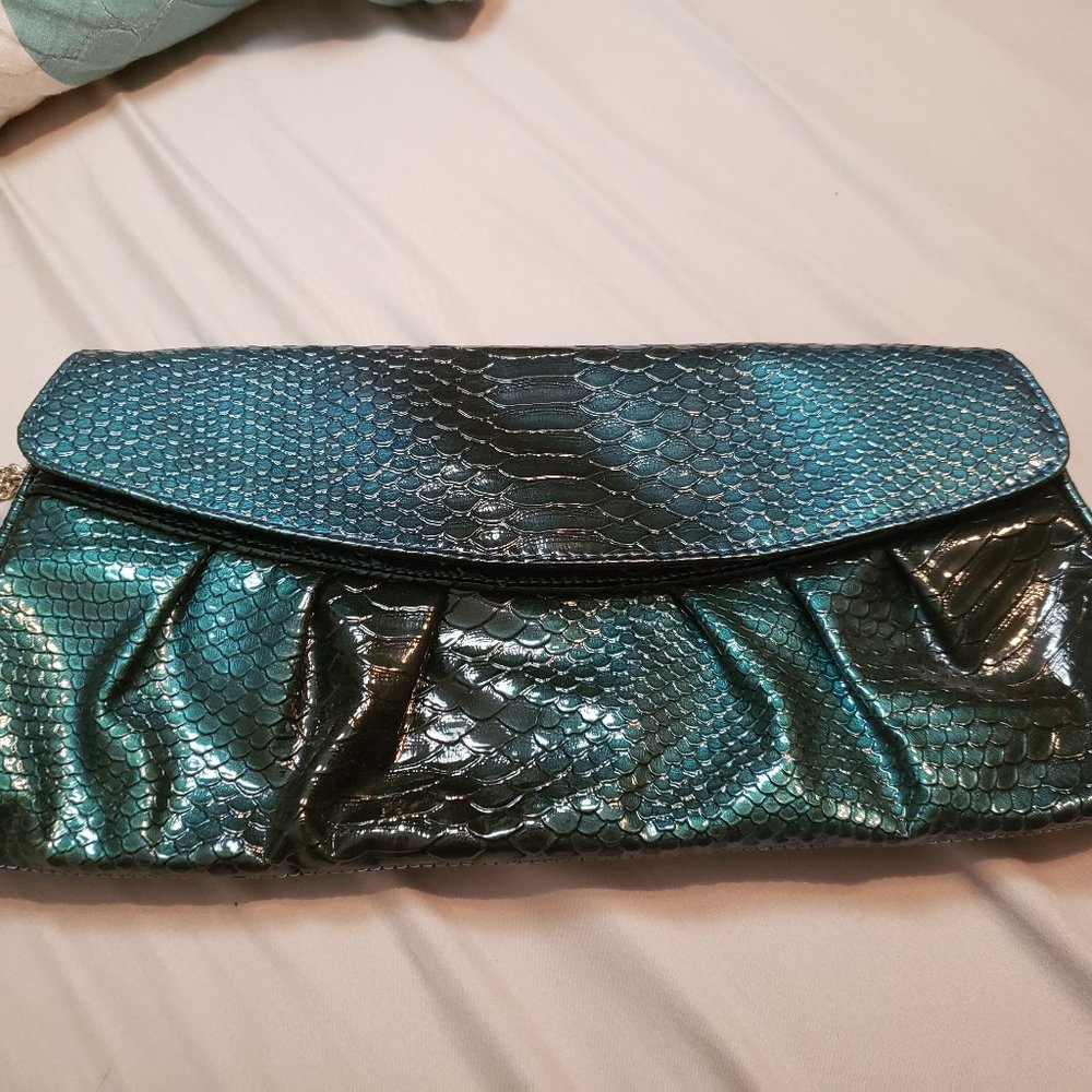 Chinese Laundry Snake Print embossed purse - EUC